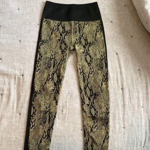 Fabletics size S Sport legging